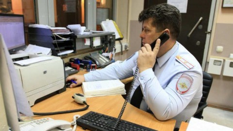 В Хомутовском районе благодаря вмешательству сотрудников полиции и банка пенсионерка не успела перевести мошенникам миллион рублей